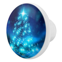Koolblauwe kerstboom met mousserende lichten keramische knop