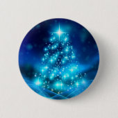 Koolblauwe kerstboom met mousserende lichten ronde button 5,7 cm (Voorkant)