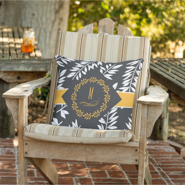 Koolgrijs met gouden accenten en monogram buitenkussen (Stoel)