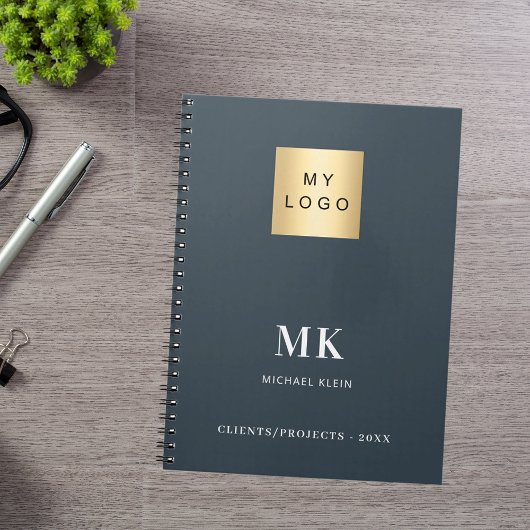 Koolgrijze monogram initiaal bedrijf notitieboek