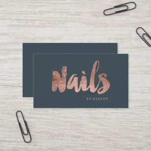 Koolkool voor roos met goudkleurige nagels visitekaartje