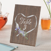 Koolstofhart en -bloemen op scharnenhout reclamebord met voetstuk (Insitu)