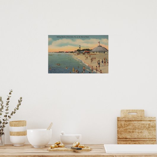 Koolwater, FL - Zwemmers en zonnebaden op strand Poster (Keuken)