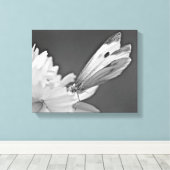 Koolwitje Op Cosmos In Zwart En Wit Canvas Afdruk (Insitu (Houten vloer))