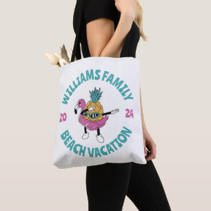 Koolzomeranananasfamilie Beach Vacation Tote Bag
