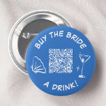 Koop de Bride een Code van het Vrijgezellenfeest Q Ronde Button 5,7 Cm<br><div class="desc">Dit grillige blauwe knopontwerp is voorzien van een speels "Koop de bruid een drink!"-bericht, een stijlvol cocktailglas en een handige QR-code voor eenvoudig cadeau geven. Perfect voor vrijgezellenfeesten of vrijgezellenfeesten, deze knop voegt een vleugje plezier en opwinding toe aan elk feest. Show uw steun voor de aanstaande bruid en maak...</div>