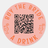 Koop de Bruid Een Drankje QR Code Roze Bachelorett Ronde Sticker (Voorkant)