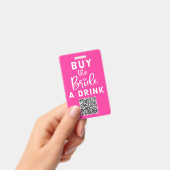 Koop De Bruid Een Drink QR Code Roze Bachelorette Badge (Handheld)
