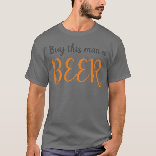 Koop dit man een biertje - Funny sayings quotes T-shirt (Voorkant)