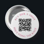 Koop haar een schot dat ze de knoop doorhakt Bache Ronde Button 7,6 Cm<br><div class="desc">Vier de aanstaande bruid in stijl met onze "Buy Her A Shot She's Tying The Knot" Bachelorette Button. Deze leuke en speelse knop is perfect voor het toevoegen van een vleugje humor aan de vrijgezellenfeestfestiviteiten. Laat iedereen weten dat het tijd is om een glas te heffen en te proosten op...</div>