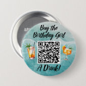 Koop het Verjaardagsmeisje Een Drink QR Code Beach Ronde Button 7,6 Cm (Voorkant /achterkant)