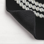 Koord van parels op zwart muismat (Hoek)