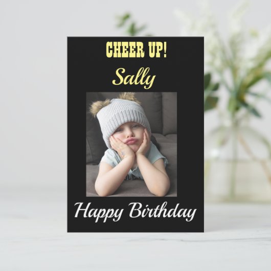 Kop omhoog! Birthday Kaart Grumpy Girl Wishing Joy (Staand voorkant)