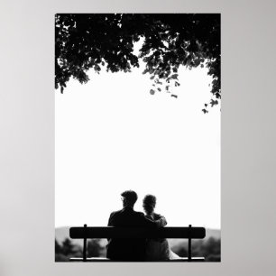 KOPEL OP BENCH ONDER DE GRAYSCALE FOTO TREE POSTER