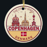 Kopenhagen Denmark City Skyline Emblem Keramisch Ornament<br><div class="desc">Het minimalistische,  kleurrijke kunstontwerp van Kopenhagen met monumenten en landmerken van de stad in Denemarken.</div>