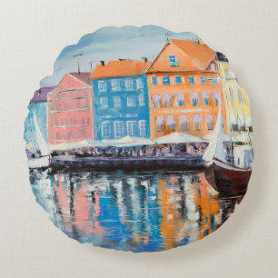 Kopenhagen op een zonnige dag, kleurrijke gebouwen rond kussen