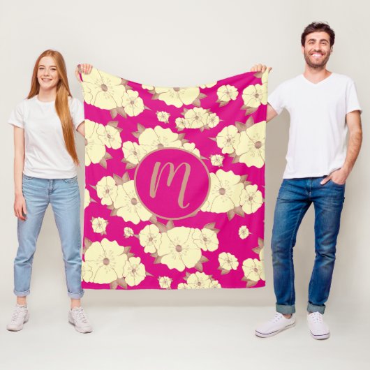Koper Pastel Yellow Floral op Fuchsia-achtergrond Fleece Deken (In situ)