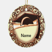 Koperen afstudeerhoed versiering keramisch ornament (Links)