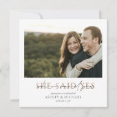 KOPEREN TYPOGRAFIE Ze zei Ja Vierkant Verloving Kaart (Voorkant)