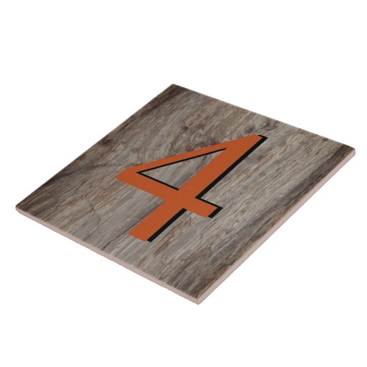 Kopergloed huisnummer vier grijs steen tegeltje (Zijkant)