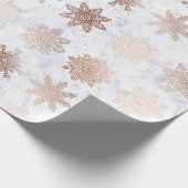 Kopergoud en marmer Snowflake kerstpatroon Cadeaupapier (Hoek)