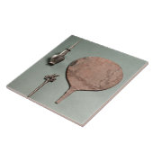 Koperhaarden, staafjes van collyrium met pot en sp tegeltje (Zijkant)