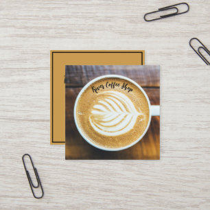 Kopje koffie Latte Leaf-Shape Foam op Houten Naam Vierkante Visitekaartje