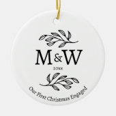 Koppel Monogram Eerste Kerst Verloving Keramisch Ornament (Voorkant)