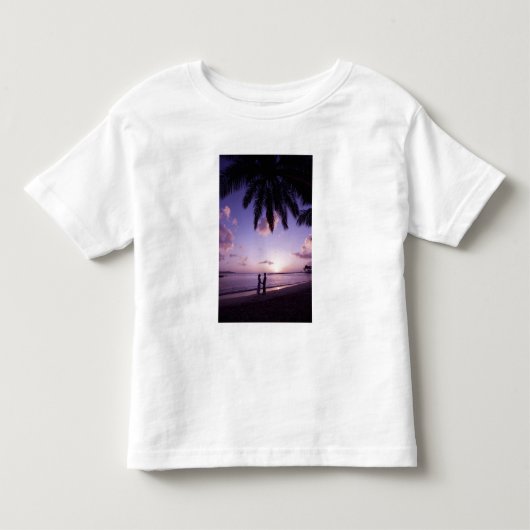 Koppel op het strand, Windjammer Landing, St. Luci Kinder Shirts (Voorkant)