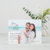 Koppel op strand Foto Save the Date kaart (Staand voorkant)