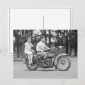 Koppel rijdend op motorfiets, 1928 briefkaart (Voorkant / Achterkant)