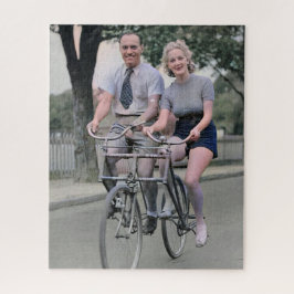 Koppel rijdt op Malvern Star-fiets jaren 30 Kleur Legpuzzel
