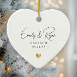 Koppel Verloving Aankondiging Gold Heart Keepsake Keramisch Ornament<br><div class="desc">Vier hun liefde met een vleugje elegantie! Dit souvenir ornament heeft een aangepast gouden hart - ideaal voor het markeren van een verloving of bruiloft. Een tijdloze manier om hun grote dag te herinneren!</div>
