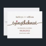 Koppelen van de moderne knoop Save the Date aankon<br><div class="desc">Verspreid het nieuws op een leuke en stijlvolle manier met deze moderne Tying The Knot bewaar de datumkaarten van berryberrysweet.com.</div>