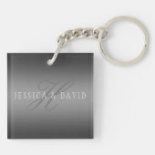 Koppels Namen & Achternaam Monogram Gradiënt Grijs Sleutelhanger (Achterkant)