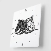 koppen van zwarte en witte paarden vierkante klok (Hoek)