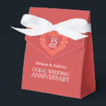 Koraal bruiloft hart 35 jaar geschenkdoos bedankdoosjes<br><div class="desc">35e koraal bruiloft jubileum geschenkdoos. Personaliseer met uw namen. Ideale geschenkverpakking voor koraal jubileum geschenk. rood roze sinaasappel en wit koraal hart effect kunst en ontwerp door www.mylittleeden.com</div>