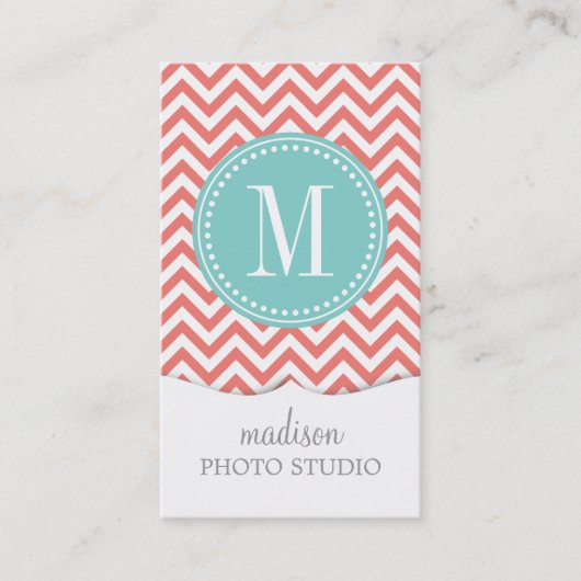 Koraal Chevron Zigzag Gepersonaliseerd Monogram Visitekaartje (Voorkant)