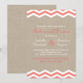 Koraal Chevrons op Burlap Rehearsal Dinner Invite Kaart (Voorkant / Achterkant)