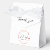 Koraal Eenvoudige Hart Krans Monogram Huwelijk Bedankdoosjes (Voorkant)