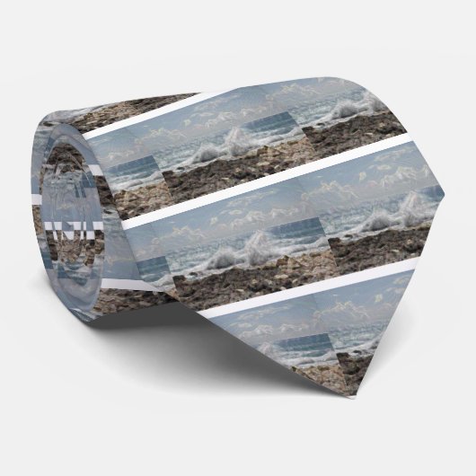 Koraal en golven stropdas (Opgerold)