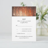 Koraal en Gouden Bruiloft String Lights RSVP Kaartje (Staand voorkant)