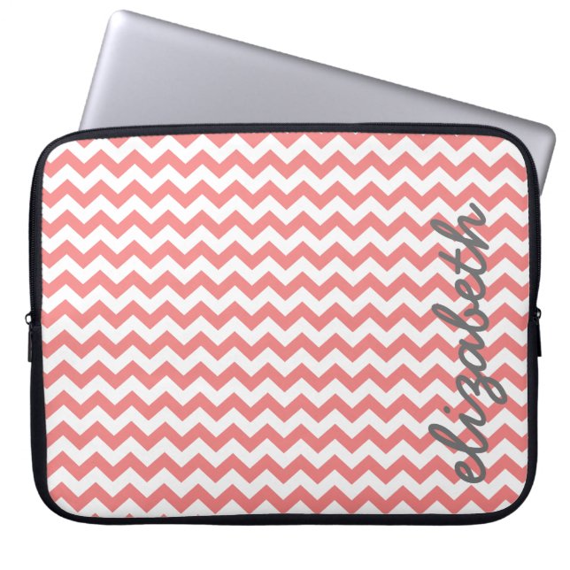 Koraal- en grijze Chevron-patroon met grote naam Laptop Sleeve (Voorkant)