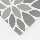 Koraal en grijze Chrysanthema's Floral Pattern Fleece Deken (Hoek)
