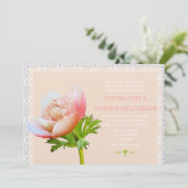Koraal- en Lace Peony Floral Wedding Kaart (Staand voorkant)
