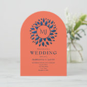 Koraal en marine blauwe bruiloft uitnodiging (Staand voorkant)