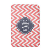 Koraal en marine Chevron Monogram Badmat (Voorkant Verticaal)