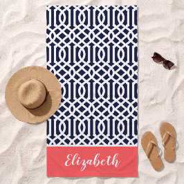 Koraal en marineblauwe trellis monogram strandlaken