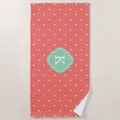 Koraal en Munt Stippen Monogram Handdoek (Voorkant)