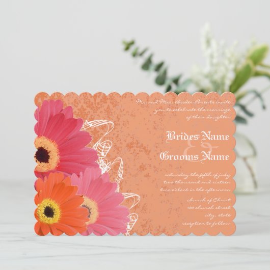 Koraal en Oranje Gerber Daisy Wedding Invitation Kaart (Staand voorkant)